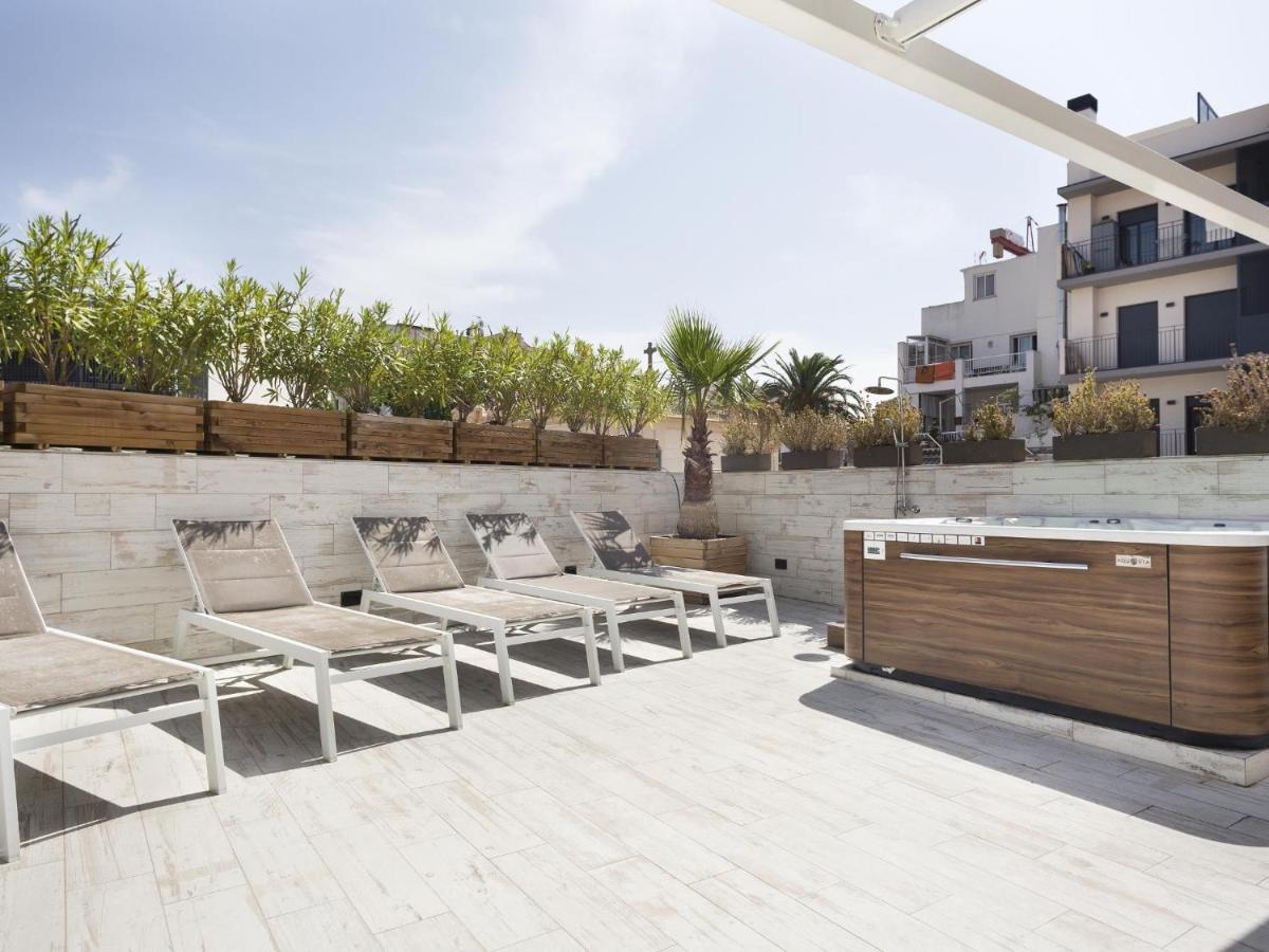 Sitges Spaces: Mediterranean Beachfront Apartments with Spacious Terrace Exterior photo
